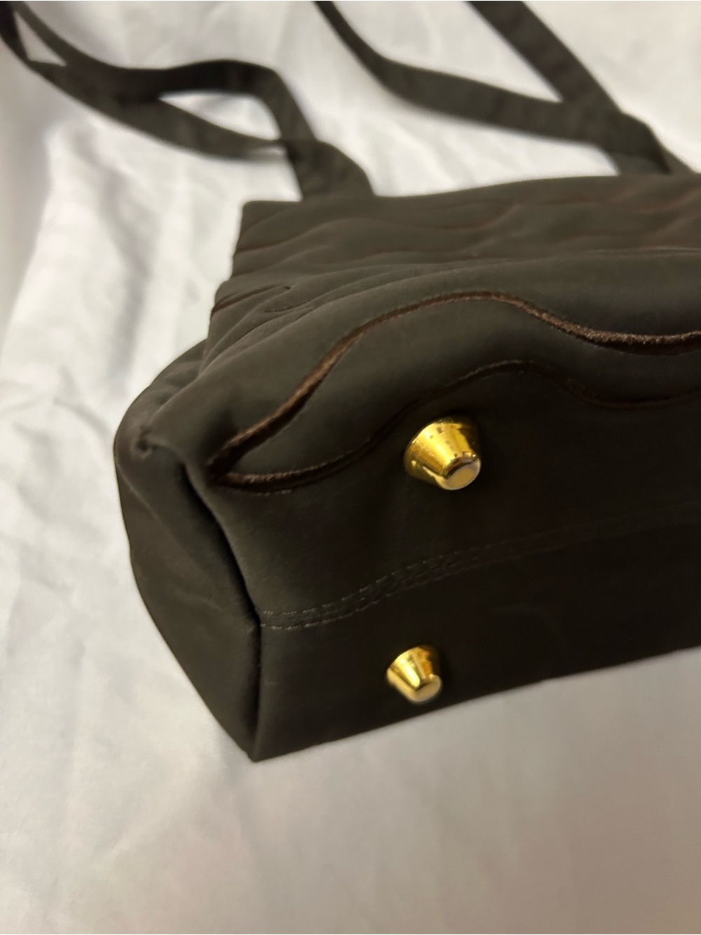 Lowency Paris Shoulder Bag with Gold Accents - Picture 4 of 11